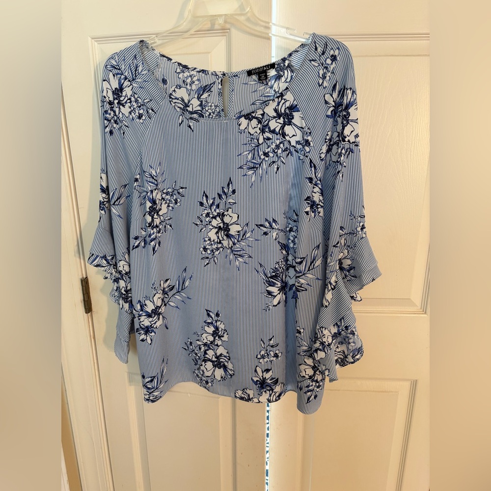 Roz & Ali Blue Flutter Sleeve Blouse